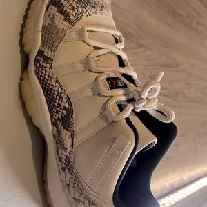 Jordan retro 11 snake skin with box